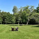 Bed & Breakfast Manoir De Plaisance 4*