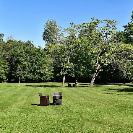 Bed & Breakfast Manoir De Plaisance 4*