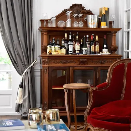 Bed & Breakfast Manoir De Plaisance 4*