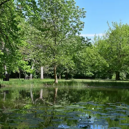 Manoir De Plaisance Bed & Breakfast 4*