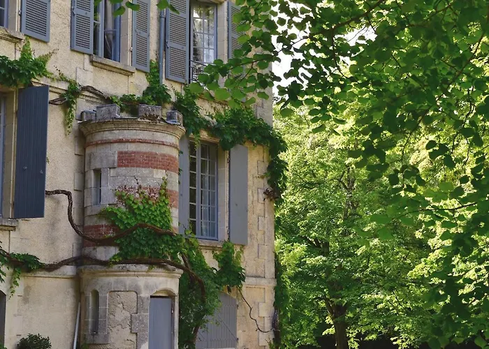 Manoir De Plaisance Bed and breakfast Benon